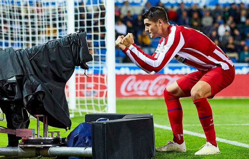 Morata, ante uno de sus rivales favoritos